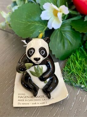 1986 Hagen Renaker Porcelain Panda Bear Figurine Eating Bamboo